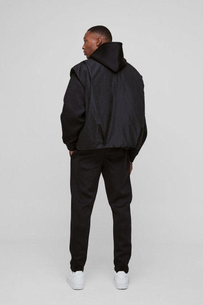 Чорний безрукавний жилет із м’якою підкладкою