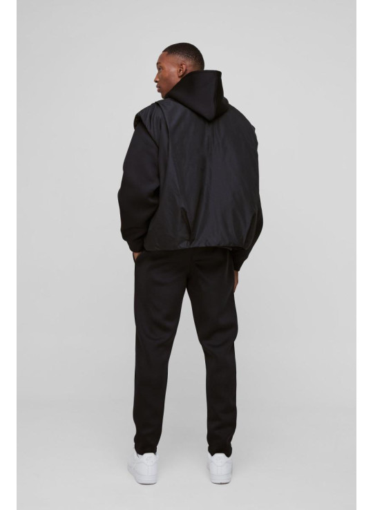 Чорний безрукавний жилет із м’якою підкладкою