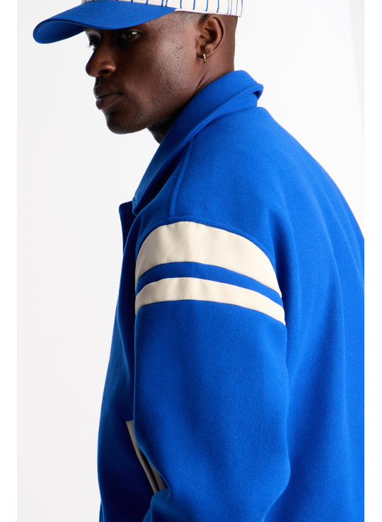 Класична олдскульна варсіті-куртка