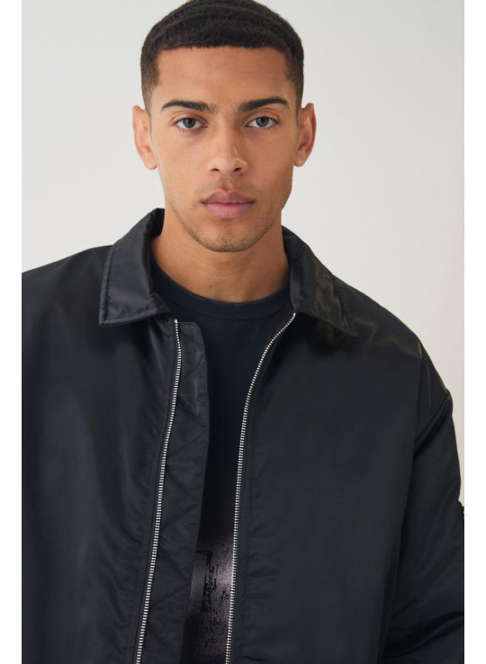 Чорний бомбер із атласним коміром