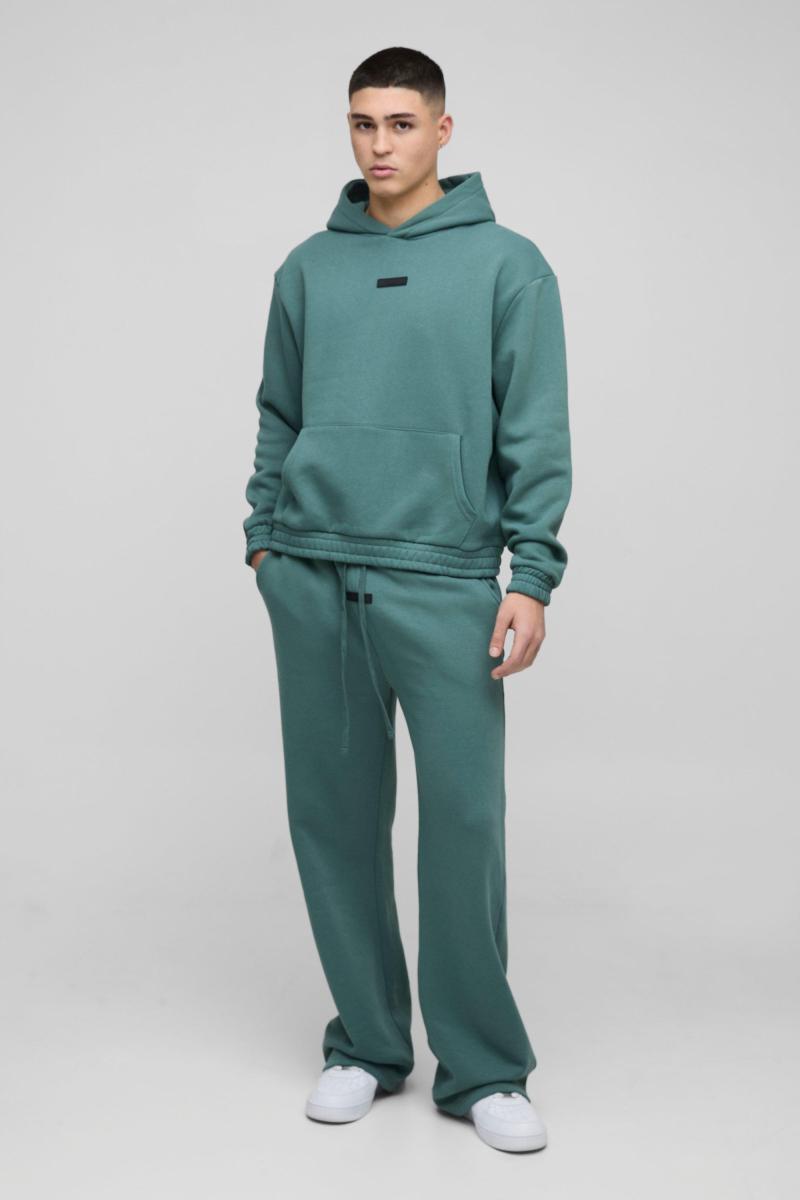 Величезний спортивний костюм з капюшоном і гумовим бейджем