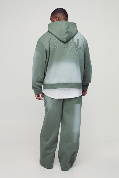 Крім того, великий спортивний костюм із капюшоном і капюшоном із розмитим одягом і аплікаціями