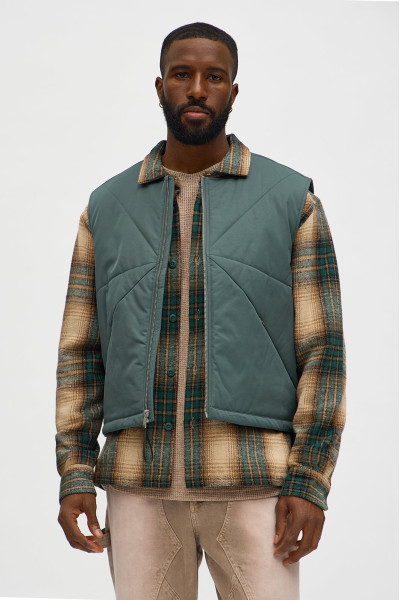 Стьобаний жилет з контрастними вставками