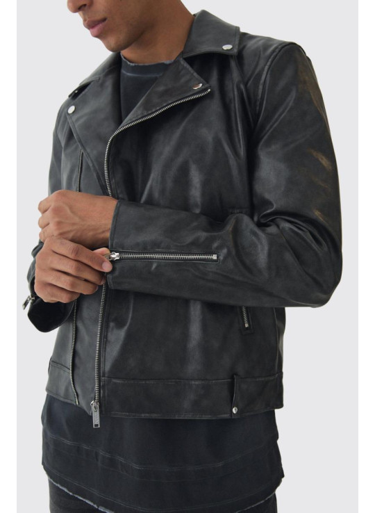 Випрана чорна байкерська куртка