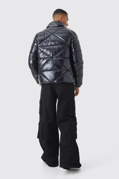 Чорна стьобана вінілова пуховка з воронкою