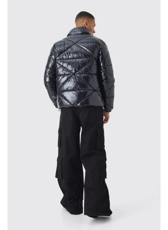 Чорна стьобана вінілова пуховка з воронкою